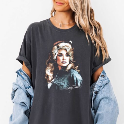 Dolly Parton Signature Vintage Graphic TShirt